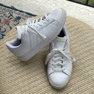 White leather Adidas court shoes women’s size 8